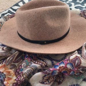 Vedora Tan Felt Hat
